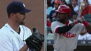 PHI@DET: Herrera hits single after 14-pitch battle