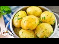 Молодой картофель с укропом и чесноком.