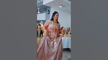 بلوزةجزائرية وردة شارلومانتي خلطتها بالشطيح 