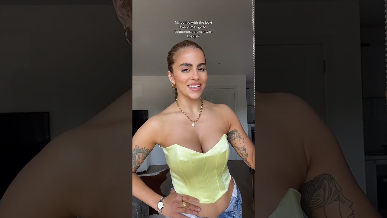 Corset tops: a fashion essential 