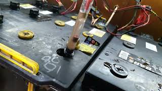 видео: Заряд и балансировка грузовых аккумуляторов 6-ст 190А/ч.Работа з/у Вымпел-37 и 57.Финальная часть. картинка: Заряд и балансировка грузовых аккумуляторов 6-ст 190А/ч.Работа з/у Вымпел-37 и 57.Финальная часть.