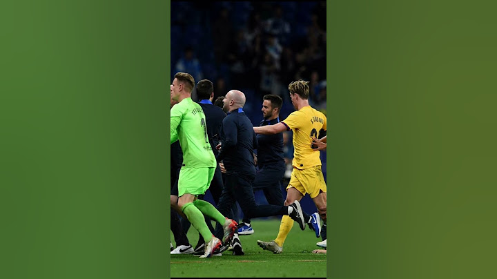 Torcedores do Espanyol atacam jogadores do Barcelona após título da LaLiga