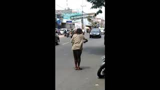 Lucu!!!! Orang gila joget Bad Liar breatbeat remix DJ Tiktok!!!