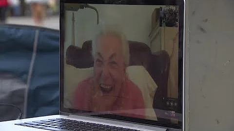 100-year-old grandma shares advice with strangers ...