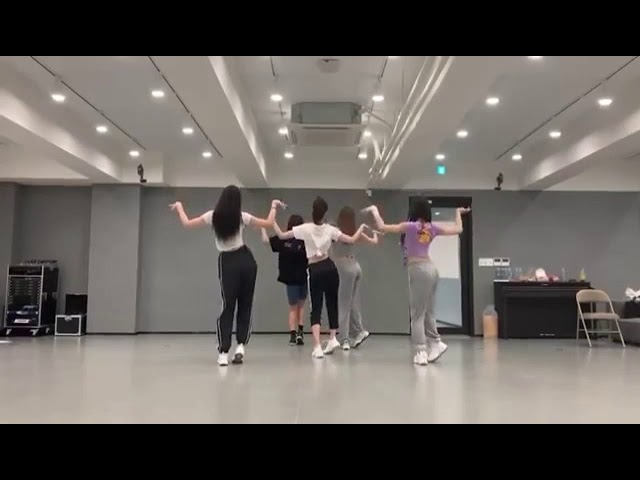 Yoona Dance Cover Don't Say No - Seohyun class=