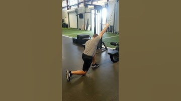 Half Kneeling Single Arm Lat Pulldown