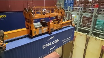 Cận cảnh làm hàng trên tàu container #Trong công nhân ngành cảng @