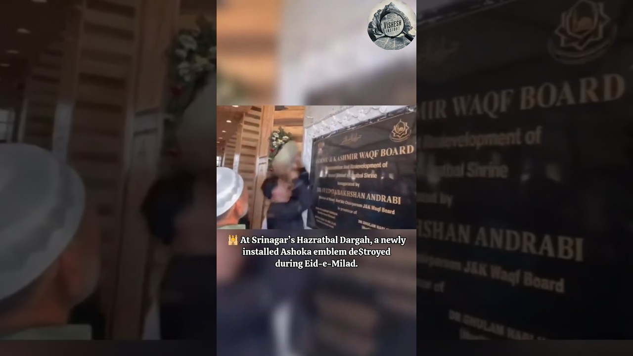 Muslims Break National Emblem in Srinagar