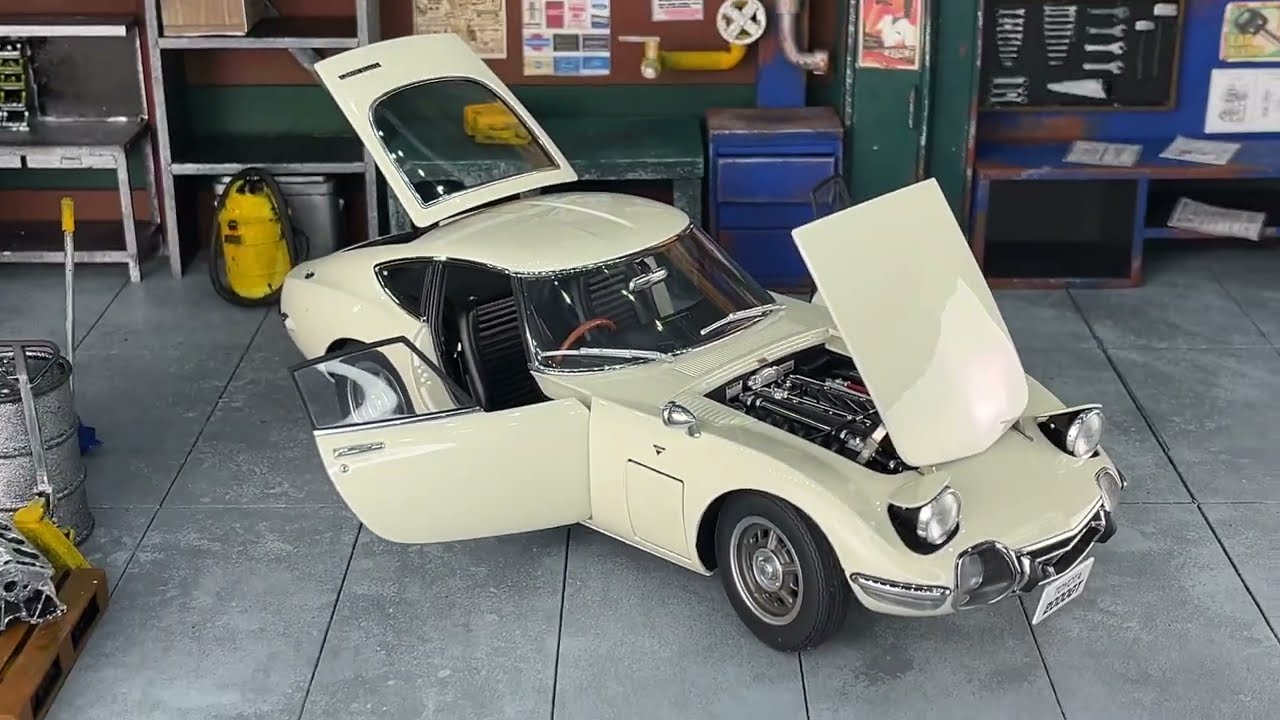 The Most Beautiful Japanese Classic? Toyota 2000GT 1:18 AutoArt