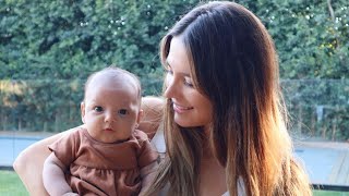 Sarah Kohan y su hija Nala disfrutan de un día de playa