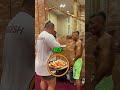 自衛隊員の体がヤバすぎた...#飯おごってもイイですか?