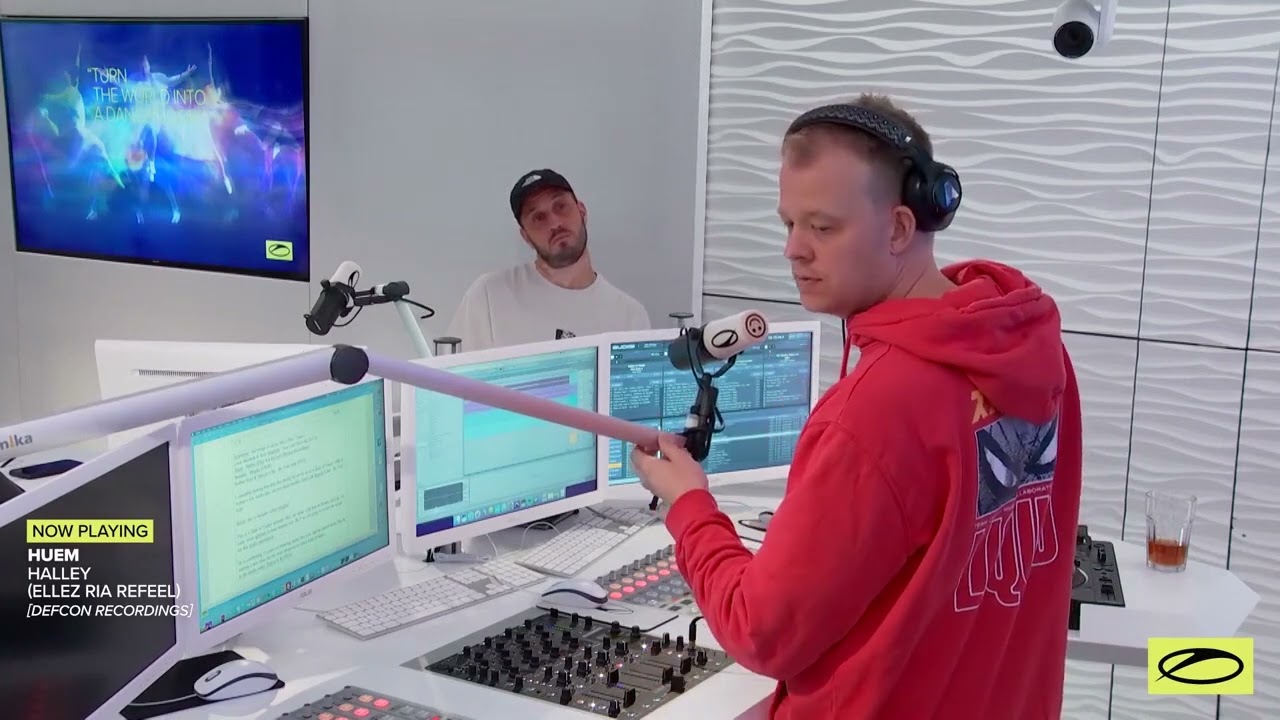 Huem - Halley (Ellez Ria ReFeel) [ASOT 1065 with Armin van Buuren & Ruben De Ronde]