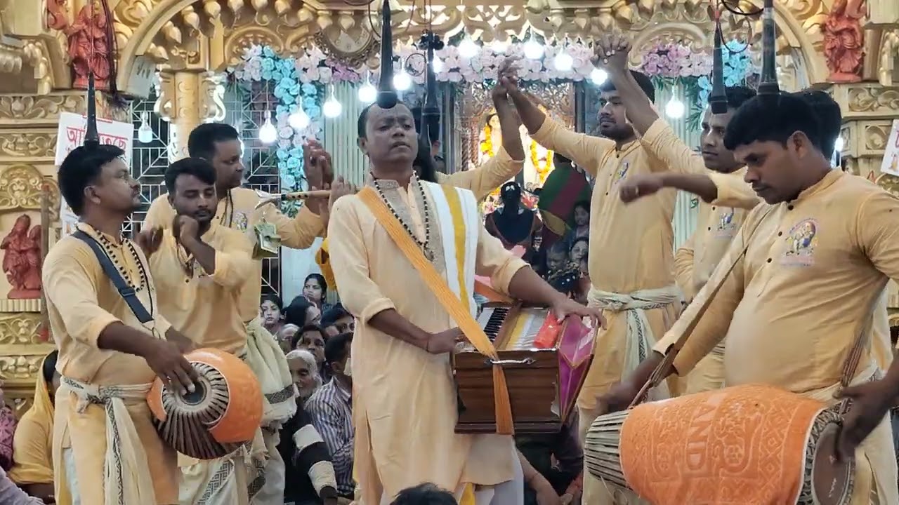 বৃন্দাবনে যার কন্ঠে কীর্তন শুনতে হাজার কৃষ্ণ ভক্তের আগমন/শ্রী কৃষ্ণ ভক্ত সম্প্রদায়/Ek Naam Kirtan