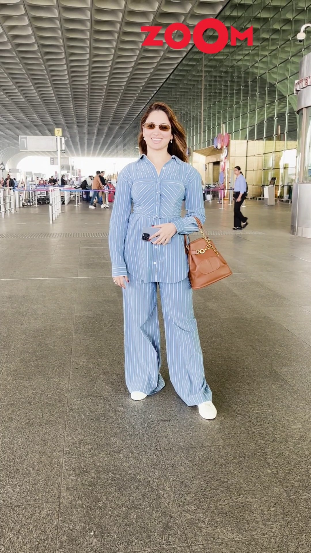Tamannaah Bhatia STUNS with her airport look; ADORABLY poses with a pap ? #tamannaahbhatia #shorts