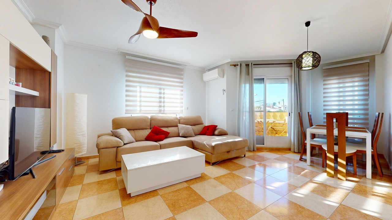 Pisazo al lado de la Rambla en Pilar de la Horadada