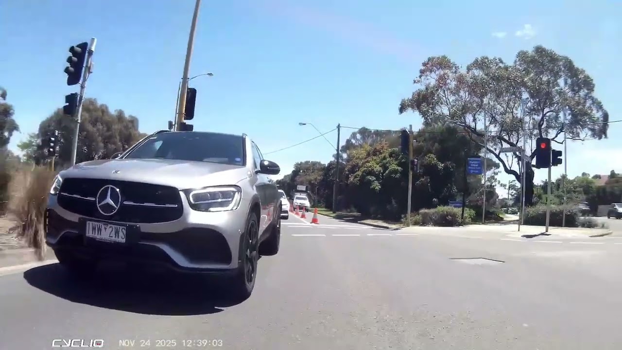 The perils of cycling on Beach road Melbourne | Cycling | Melbourne | Beach Road