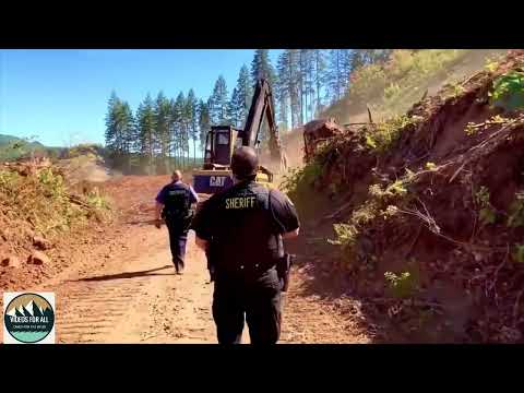 World's slowest police chase on foot, Cops don't break a sweat walking!