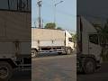 TRUK WING BOX PUTIH MELINTAS