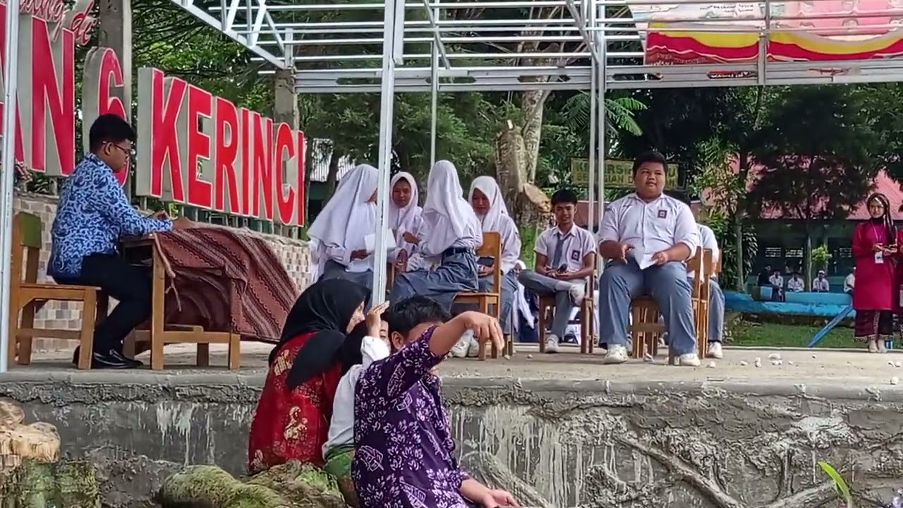 Tampilan Drama dari Siswa SMAN 6 Kerinci Untuk Acara Hari Guru Nasional di sekolah 25 November 2025