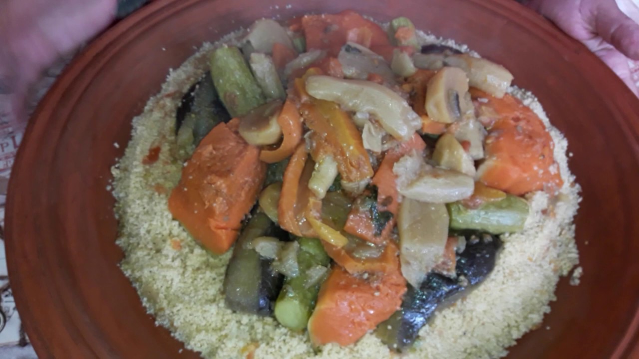 أروع طريقة في تحضير كسكس بالقمح الكامل بتفويرة واحدة يوجد في ساعة روعة لايفوتكم مداق لايقاوم 👌👌👌