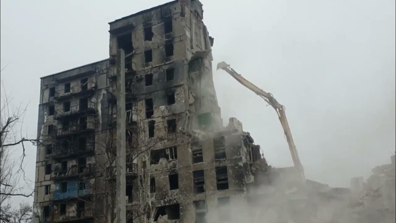 Крымскую аэс снесли. Снос 2022. Снос домов. Как сносят дома. Фотосессия здания стройка.