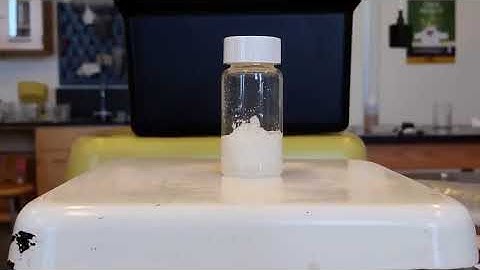 Timelapse of choline chloride urea eutectic forming
