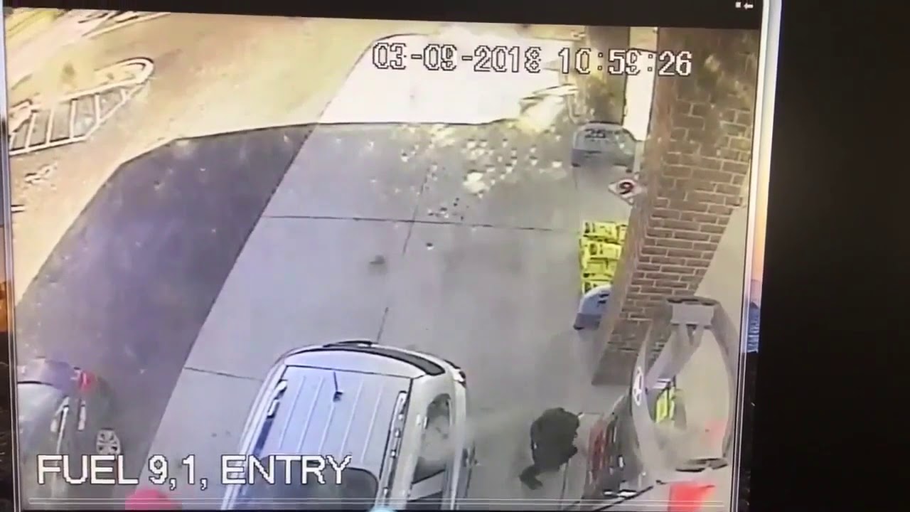 Woman's wallet stolen in seconds while pumping gas - YouTube
