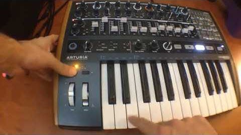 Sampling the MiniBrute 2 with an Akai MPC1000 - Midiverse - TV - MVM #125