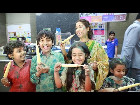 Kulfi Kumar Bajewala Cast Takes You To A Colourful Lucknow Market