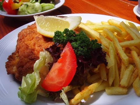 Video: Nqaij Npuas Schnitzel Nrog Cov Kua Ntses