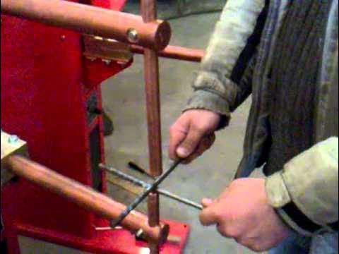 Как сварить пруток. Перпендикулярная сварка прутка. Как сварить пруток. Контактная сварка арматуры. Точечная сварка прутка.