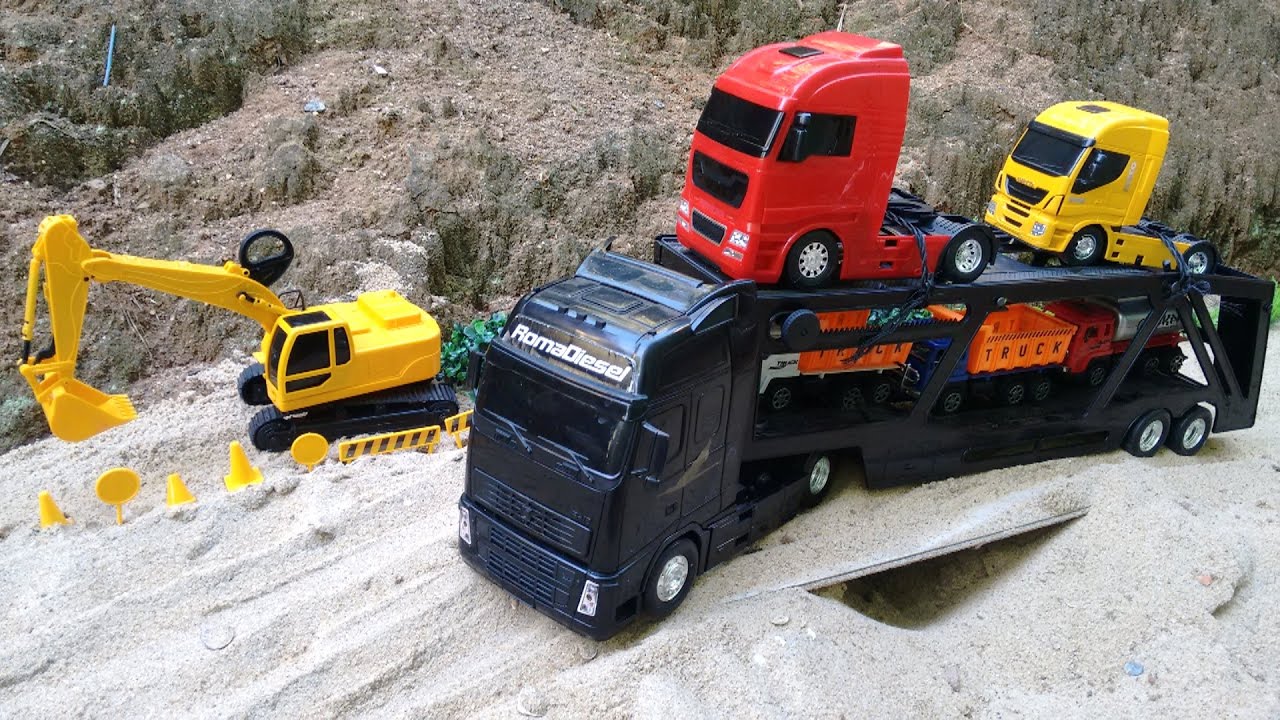Brincando de Transportar Caminhões no Caminhão Cegonha (Stork truck toy on the road)
