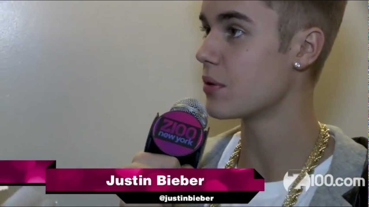 Justin Bieber And Manager Scooter Braun Discuss Grammy Snub Backstage