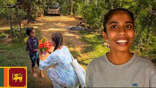 Family Invited Us To Their Home | Sri Lankan hospitality made me cry 🇱🇰
