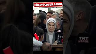 EMİNE ERDOĞAN CÜCEYİ ÇOCUK SANARAK BAŞINI OKŞADI! Resimi