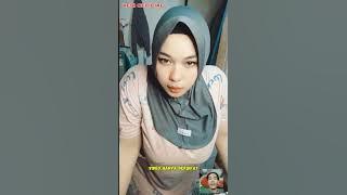 Hijabers cantik montok kesibukan di dapur