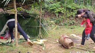 Download Lagu An 18-year-old single mother, evicted from her land, is now wandering in search of a new place to MP3