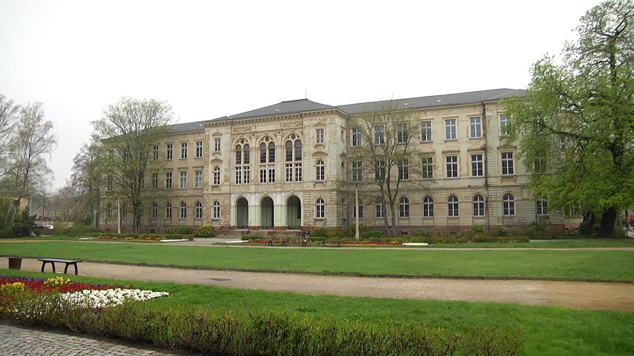 Aus Gerhart-Hauptmann-Gymnasium wird Dorint-Hotel - YouTube