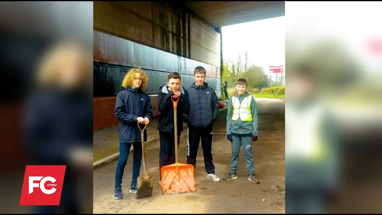 FC CYMRU S03E13 - Caerau Ely in the Community | Meet the Cymru U17 Squad | Players on school radio
