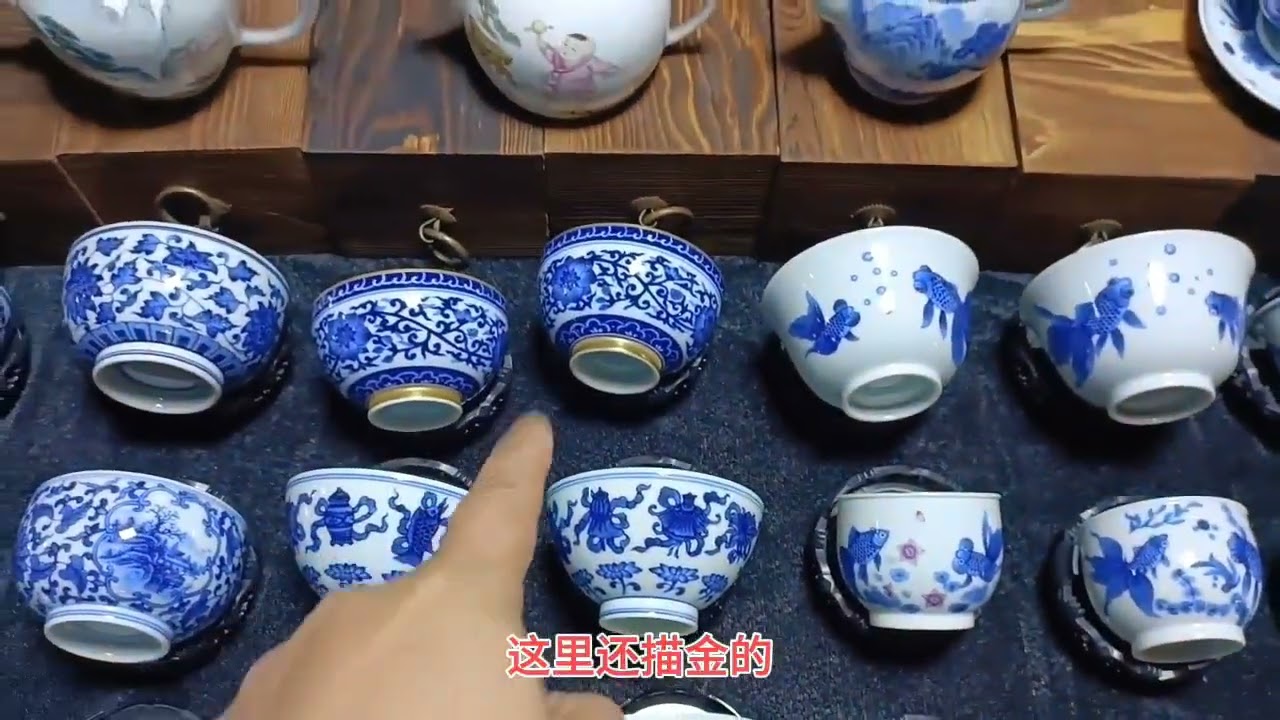 瓷器老王带大家逛景德镇陶溪川夜市，淘两个仿永乐年代郎红杯子#古玩
