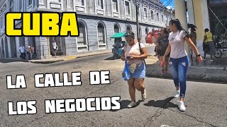 La calle de los negocios en Cienfuegos