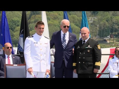 აშშ-ს პრეზიდენტმა შსს-ს თანამშრომლებს დიპლომი პირადად გადასცა