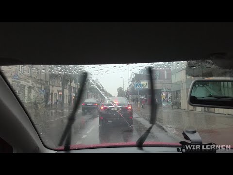 Video: Warum rutscht mein Auto im Regen?