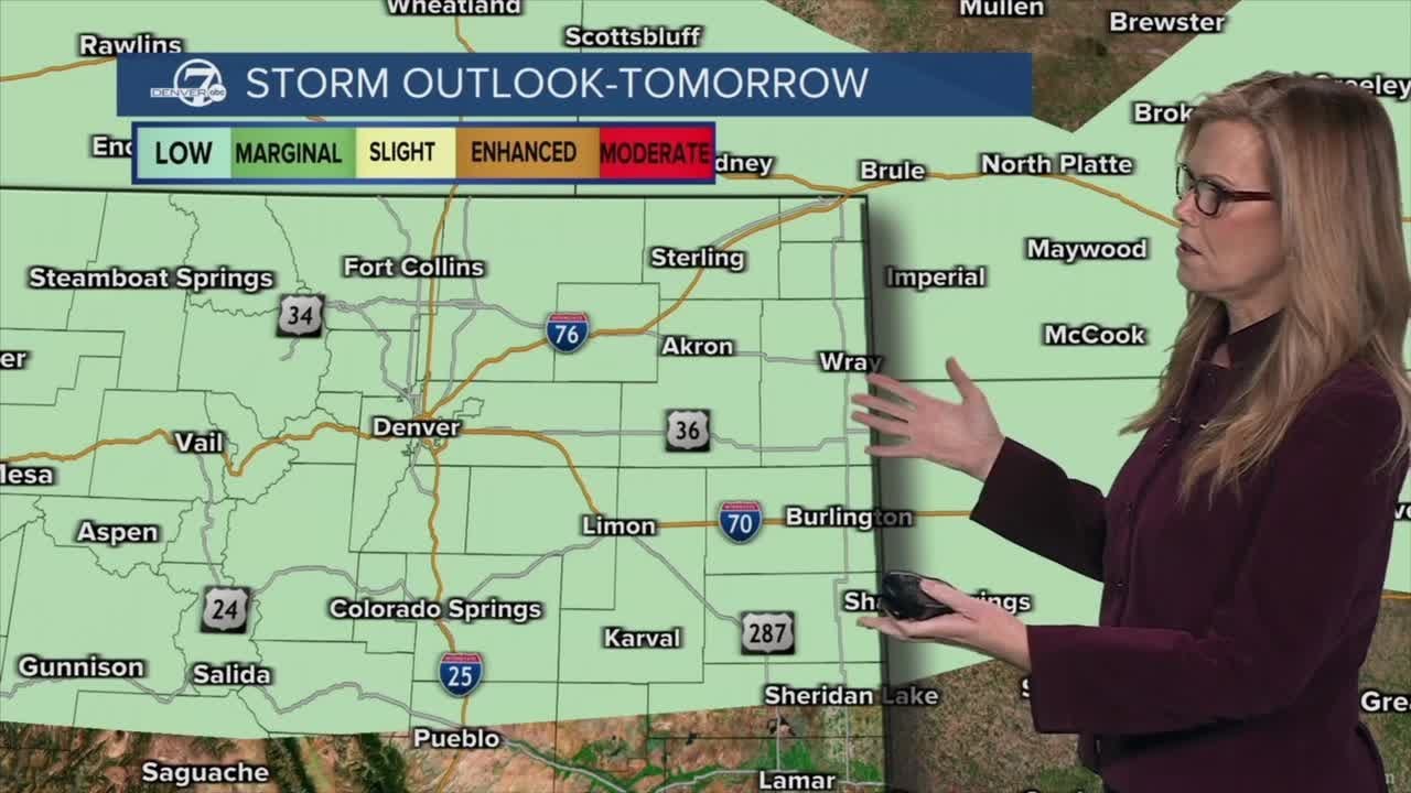 Soggy weather sticks around to start the week - YouTube