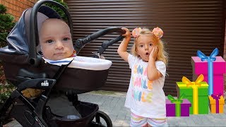 Bebelusul Nu Are Jucarii | Jucariile Sunt Stricate | Primim Jucarii Noi | Video For Kids | Anabella Bebelusul Nu Are Jucarii | Jucariile Sunt Stricate | Primim Jucarii Noi | Video For Kids | Anabella