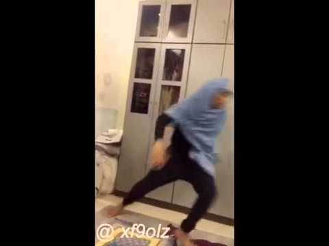 إذا الولد طلب من أمه فلوس وهي تصلي