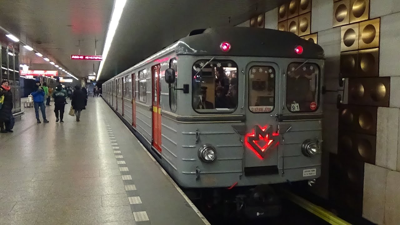 Historická souprava metra Ečs - Vánoční jízda na lince C 20.12.2025