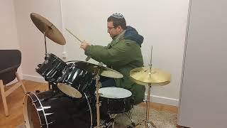 naftali weiss drumming in Jerusalem נפתלי ווייס מתופף בירושלים
