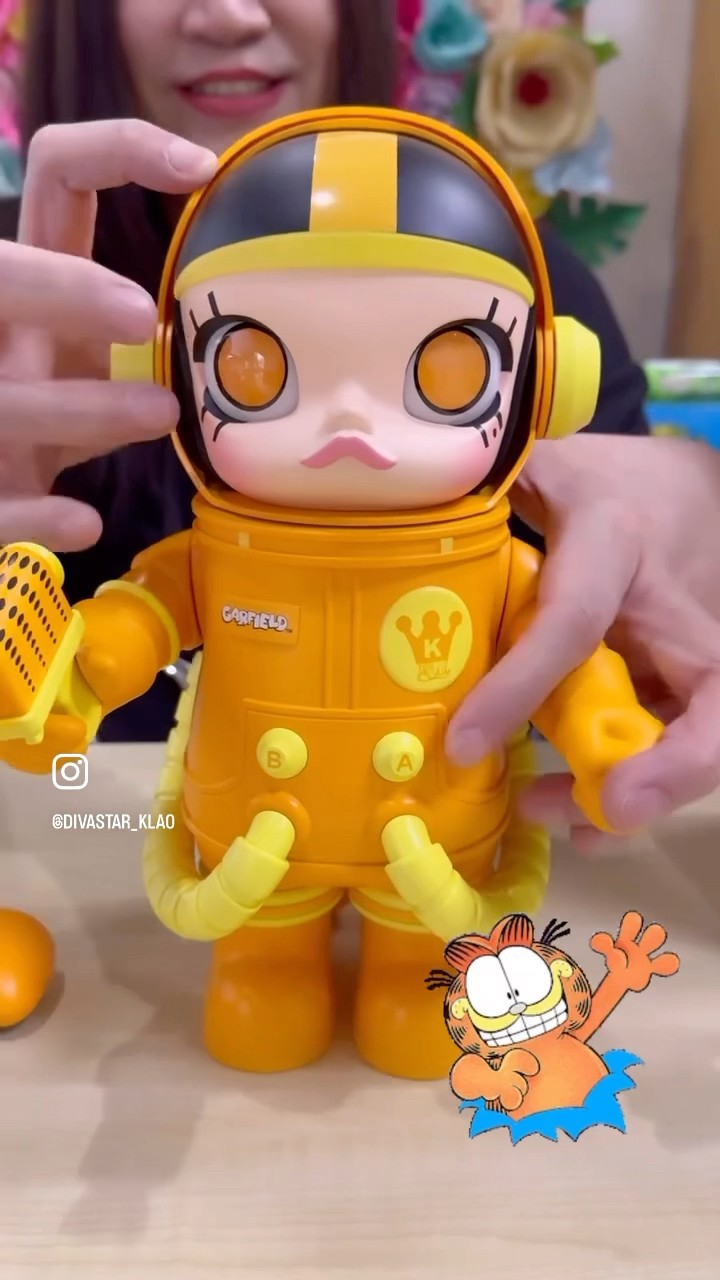 Mega Space Molly Garfield 400% - YouTube
