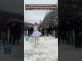 Балет против свалки. На народном сходе в Оржицах балерина сыграла прямо на снегу поддержать жителей